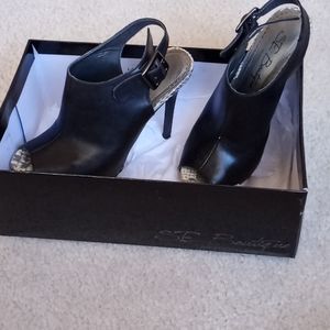 Heels black shoes